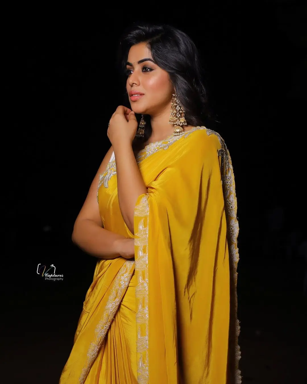 Shamna Kasim Mesmerizing Looks In Beautiful Yellow Saree Sleeveless White Blouse